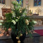 Kerstbloemen opgemaakt door de Bloemengroep in RK.-Kerk te Joppe 2021