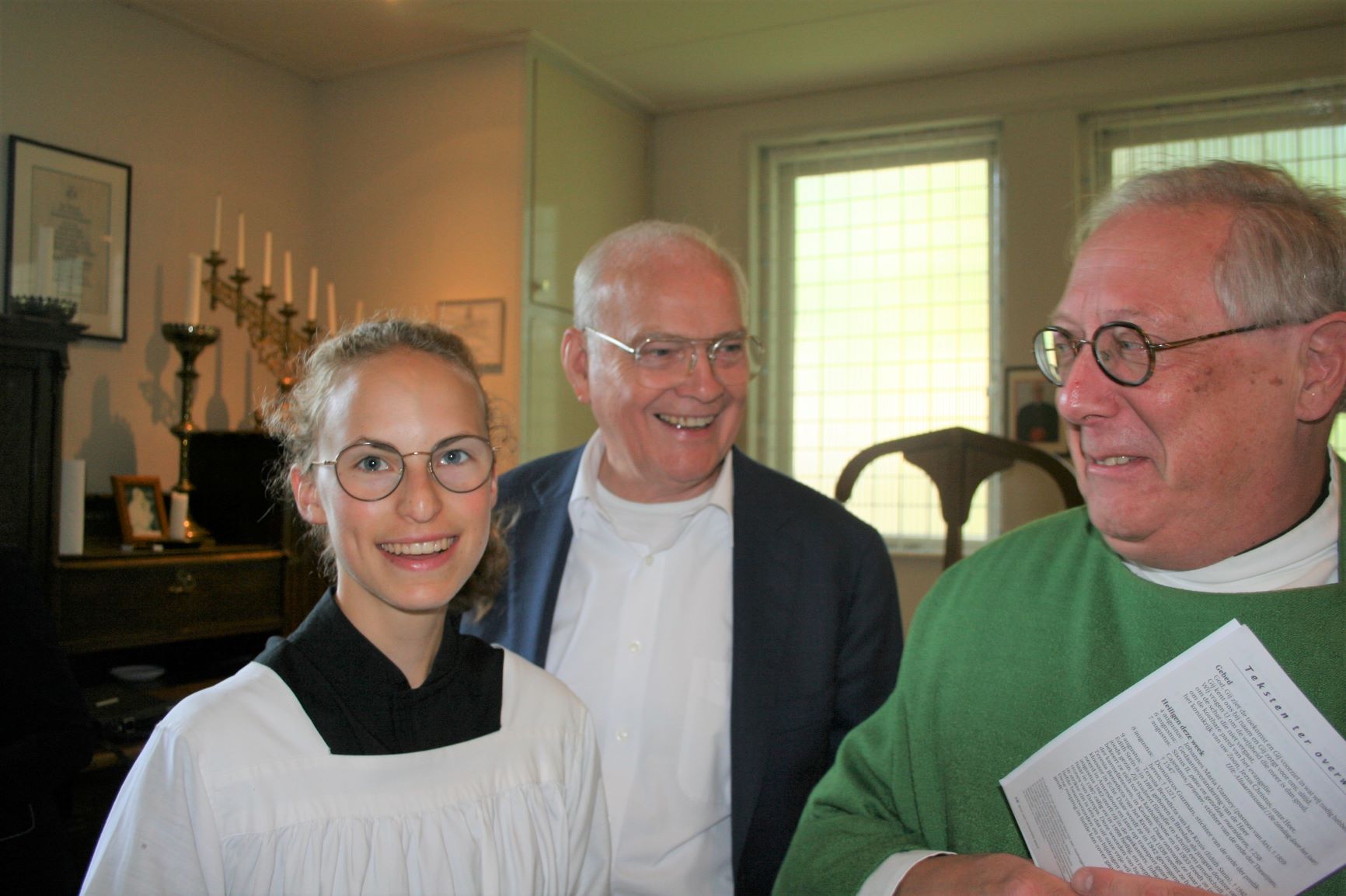 Mariek, Hein en pastoor Scheve in de R.K.-Kerk te Joppe