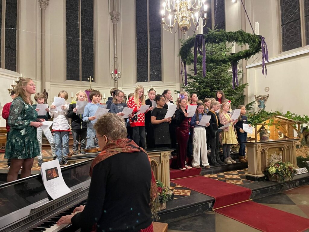 De Joppeschool viert kerst in de Joppekerk